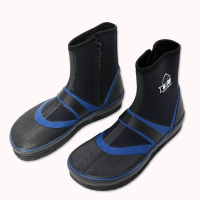 Kase Rock fishing shoes with nails